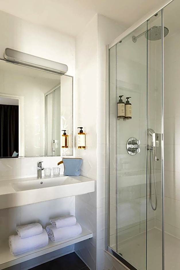 Midnight Hotel Paris