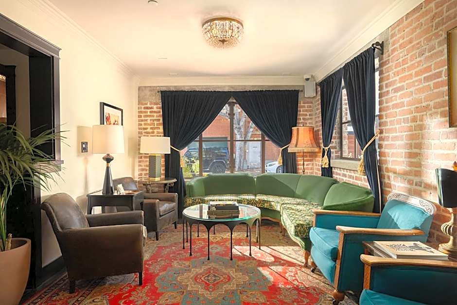 Granada Hotel & Bistro