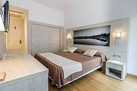 Double room pool view