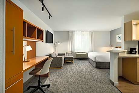 Queen Studio with Sofa Bed and Roll-in Shower - Mobility and Hearing Accessible