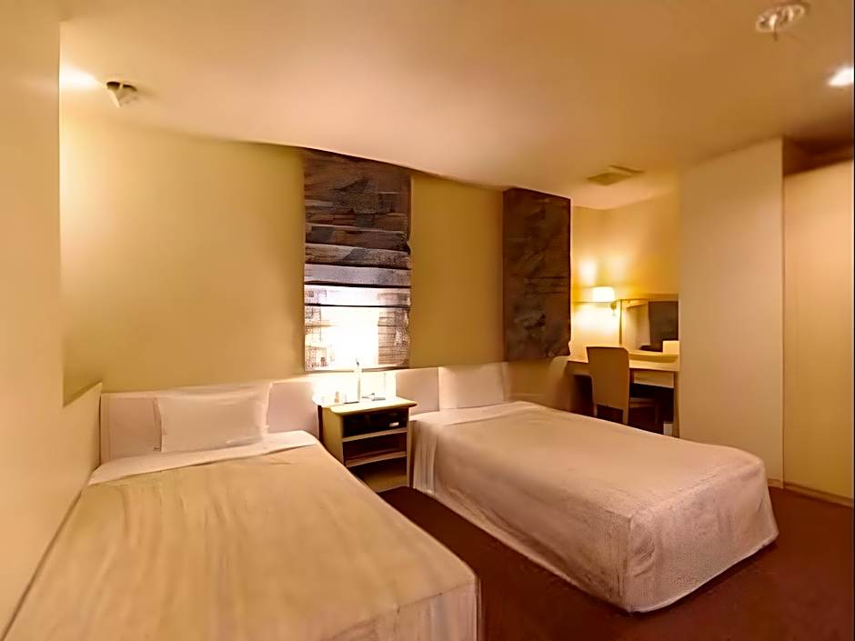 Leo Plaza Hotel