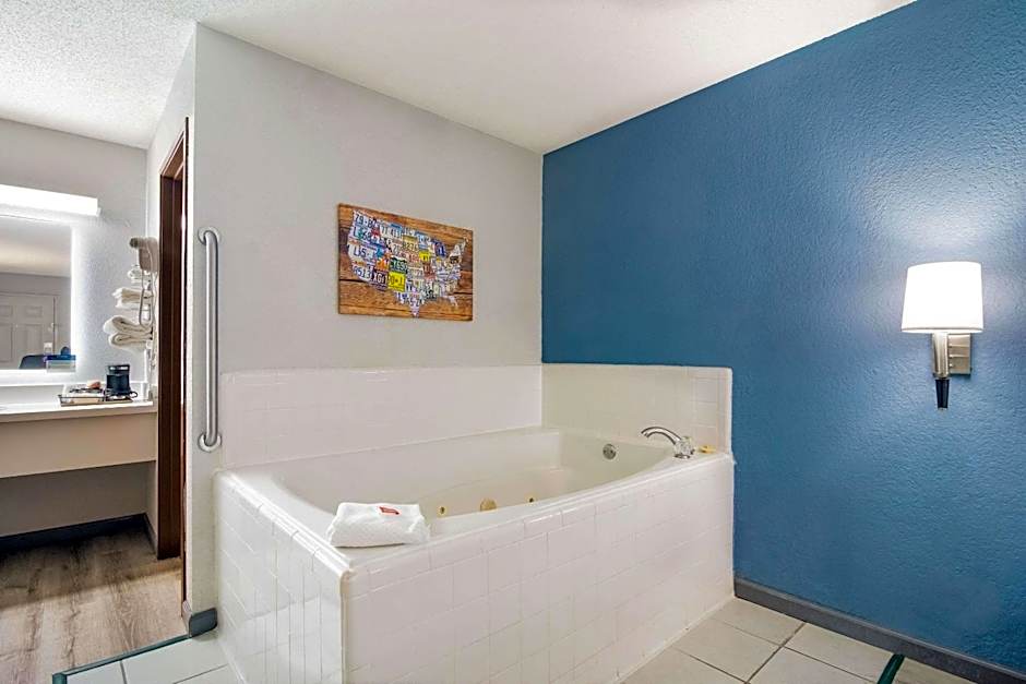 Econo Lodge Branson Theater District