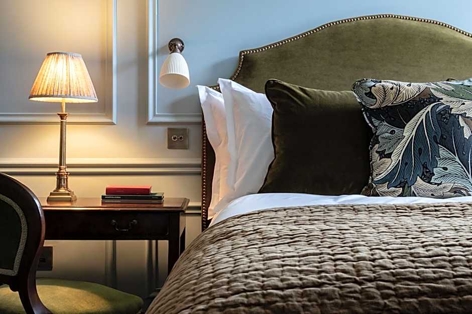 Dumbleton Hall Hotel