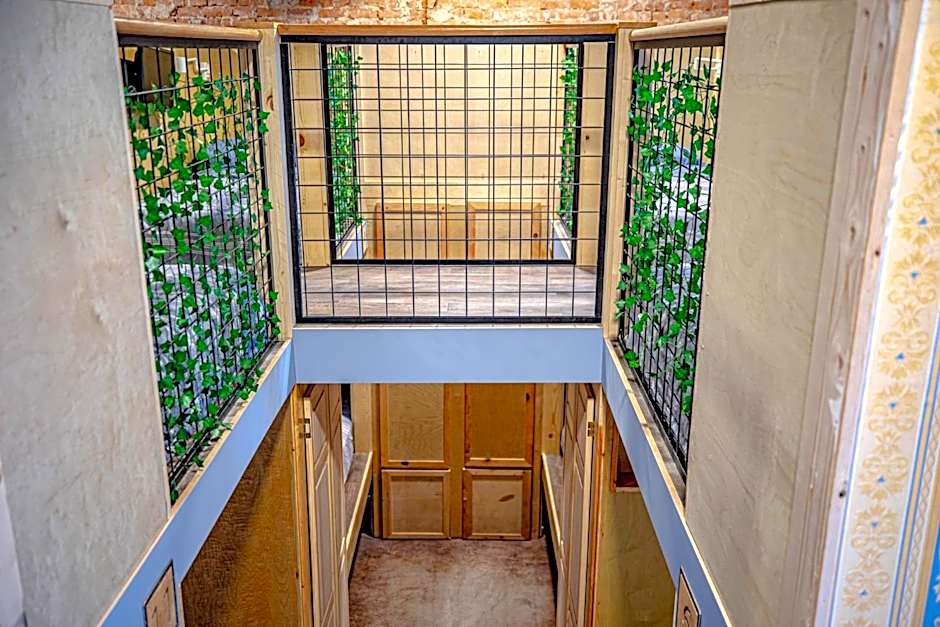 Social Stays - Santa Barbara's FIRST hostel on State Street