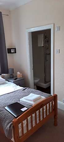 Twin Room with Private Bathroom