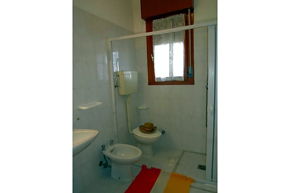 Three-Room Apartment with Garden and Shared swimming pools - By Beahost Rentals
