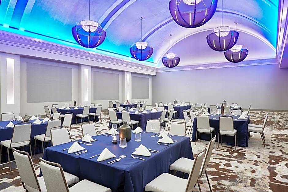 AC Hotel by Marriott Houston Downtown