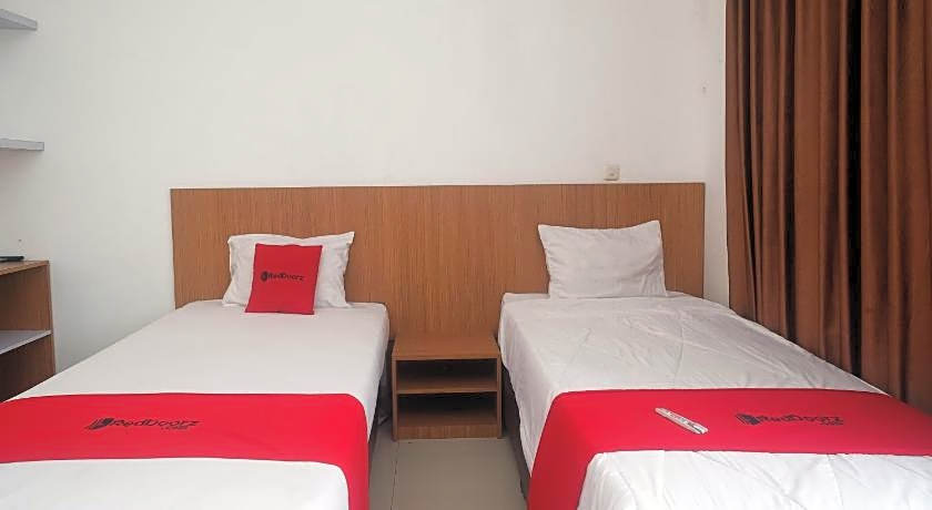 RedDoorz Syariah near Simpang Lima Semarang