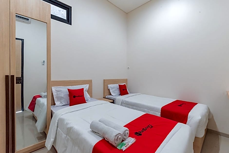 RedDoorz near CSB Mall Cirebon