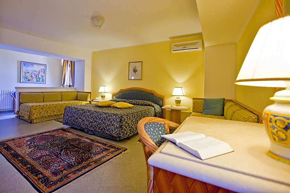 Zdjęcie 1 z 8 — Quadruple Room