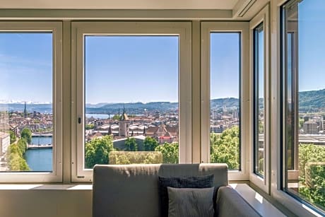 Club King Room with City View and M Club Lounge access