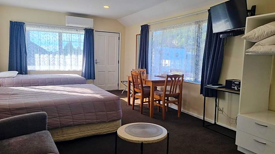 Tudor Lodge Motel