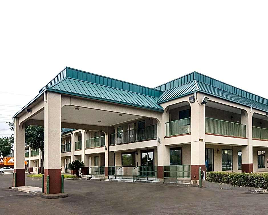 Rodeway Inn & Suites Hwy 290 Nw