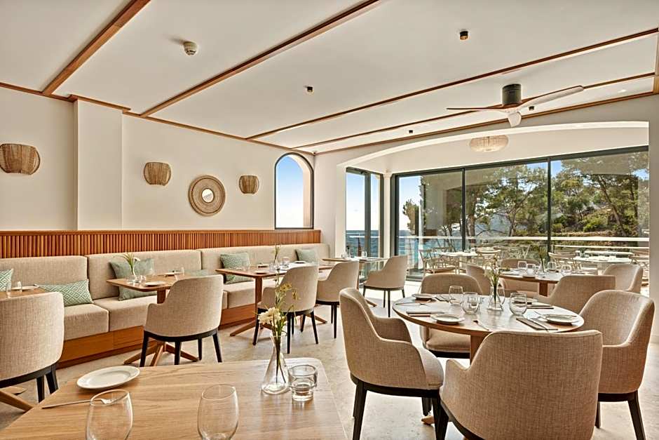 Bahia Camp de Mar Suites