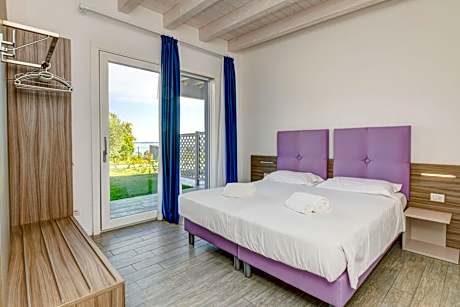 Deluxe Three-Bedroom Apartment