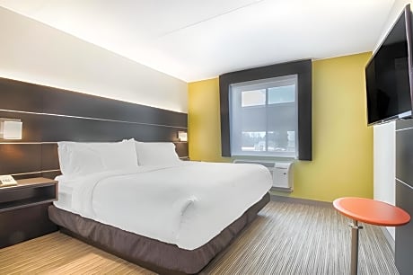 1 King Suite Low Floor