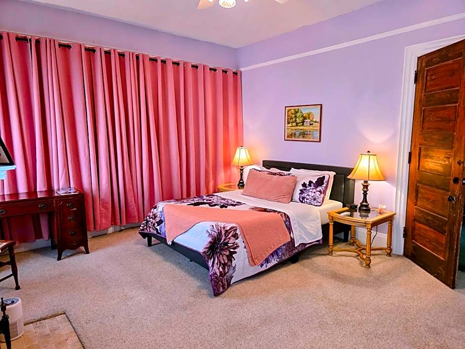 The Kings Throne Inn and Guest House
