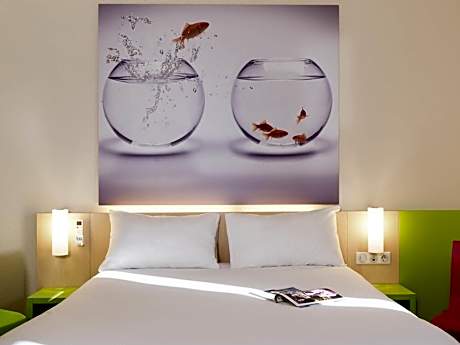 Standard Room with One Double Bed and One Single Bed