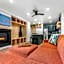 Comfy condo next to Gondola