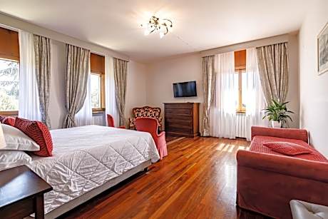 Suite with Garden View
