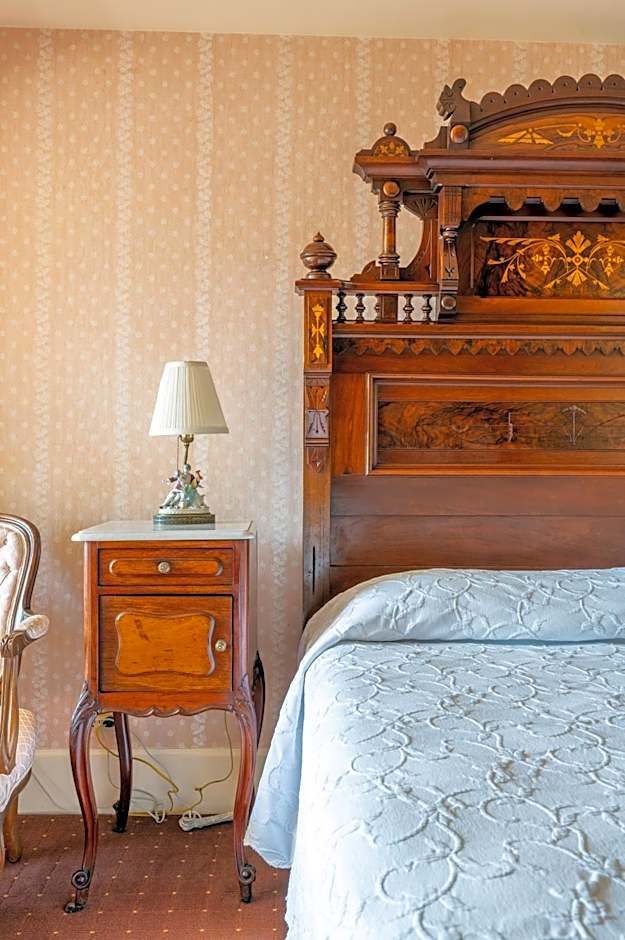 Martine Inn
