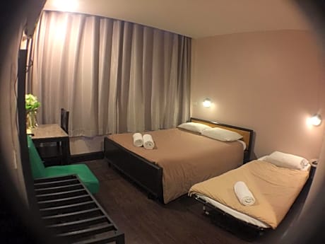 Family Room 3 Adults