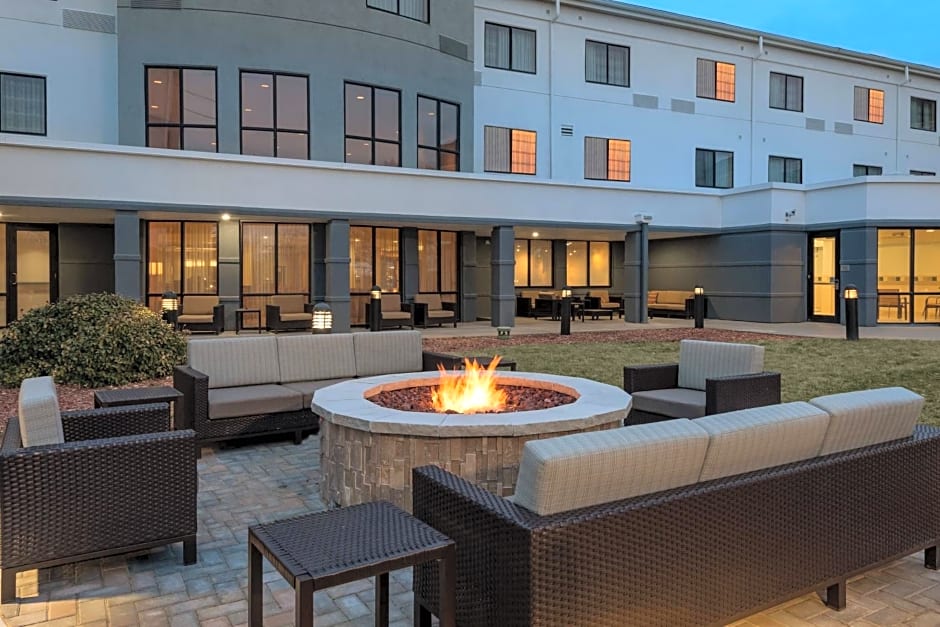 Sonesta Essential Junction City