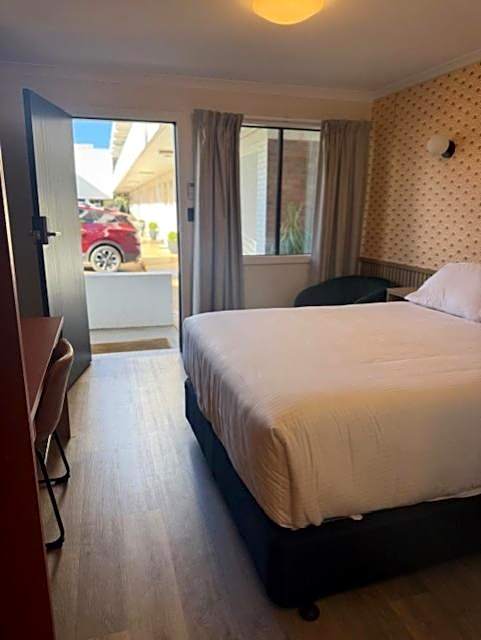 The Queens Gladstone