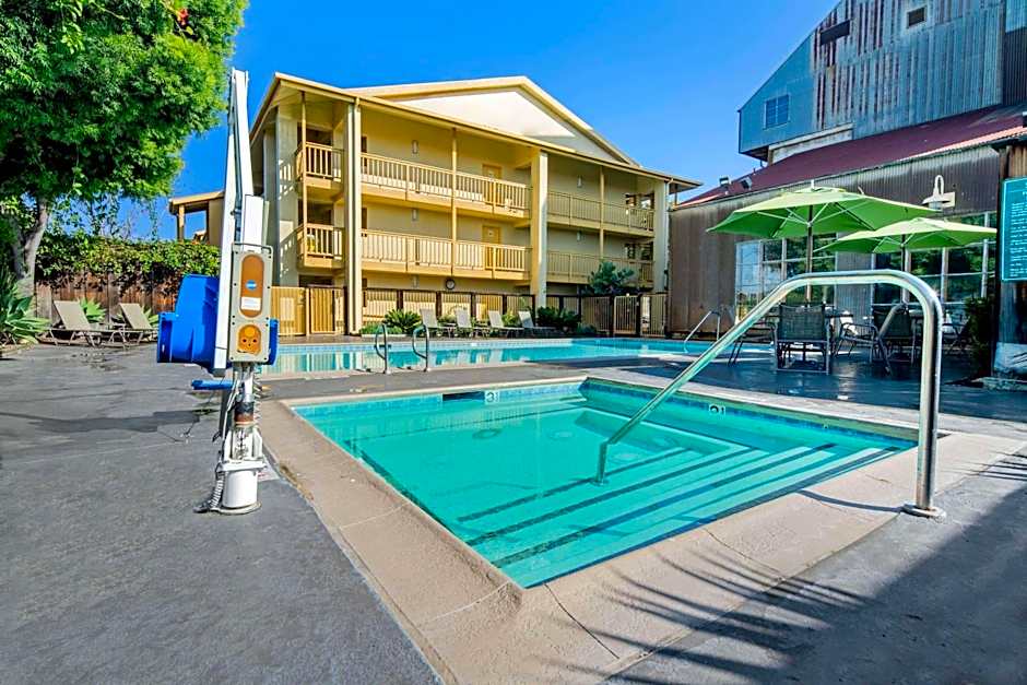 La Quinta Inn & Suites by Wyndham Irvine Spectrum