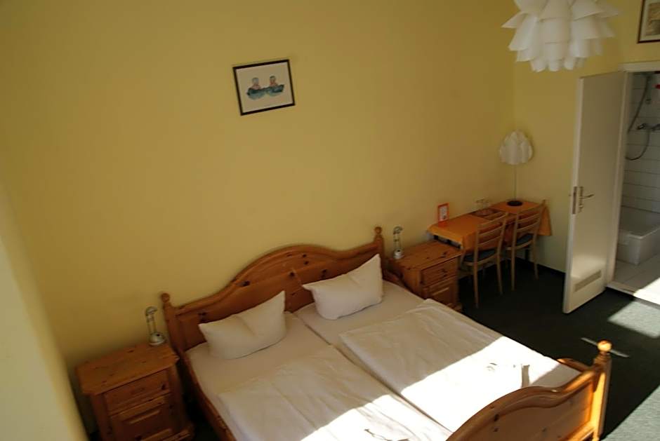 Happy go Lucky Hotel  Hostel