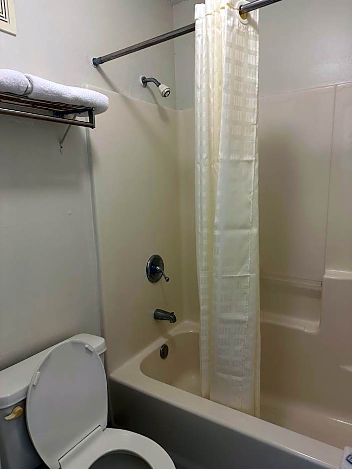 Garden Inn & Suites