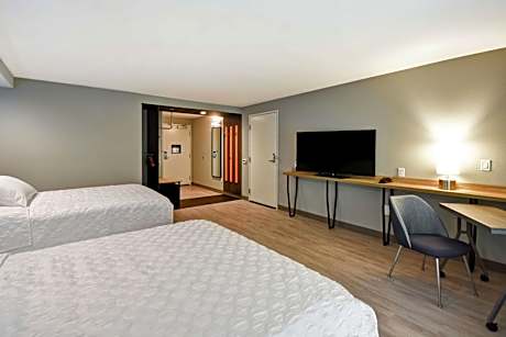 Queen Room with Two Queen Beds and Roll-In Shower - Mobility and Hearing Access