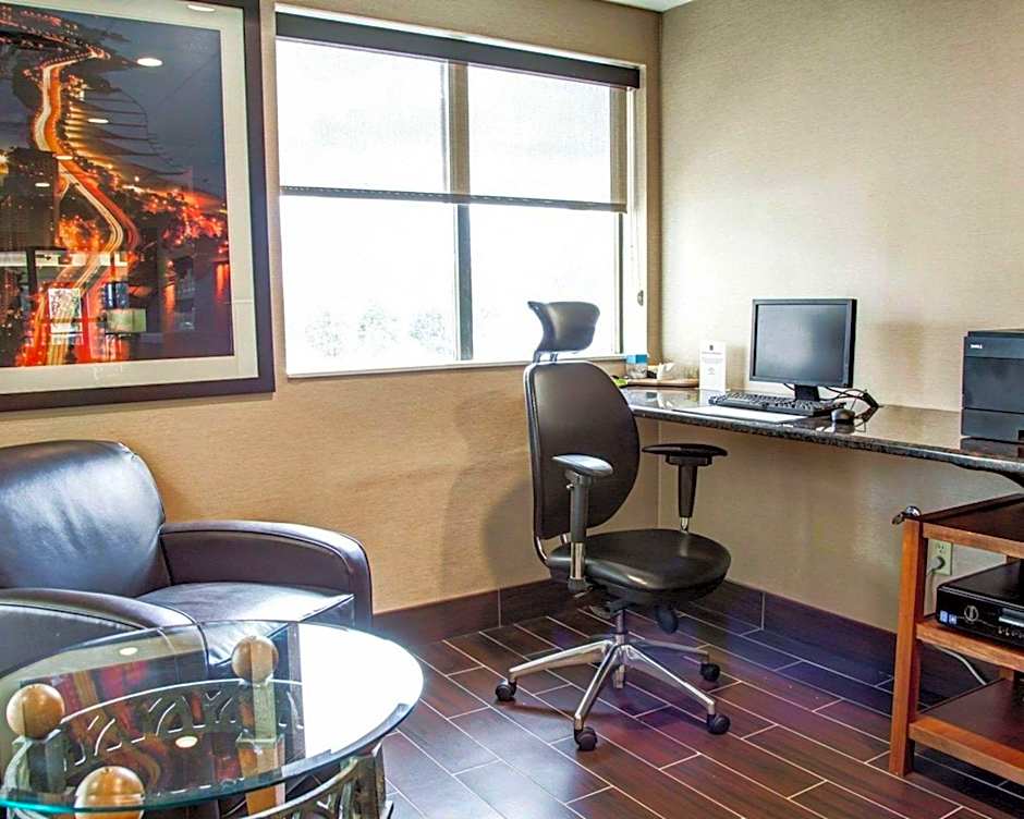 Comfort Suites Lombard - Addison