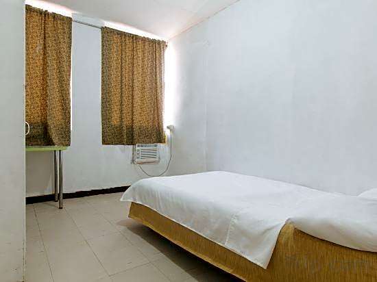 RedDoorz @ Amora Villa Apartelle 