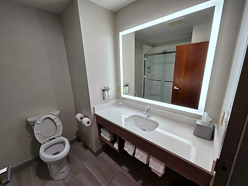 Holiday Inn Express Hotel & Suites Cincinnati-Blue Ash By IHG