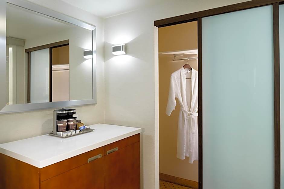 DoubleTree by Hilton Washington Dulles Airport