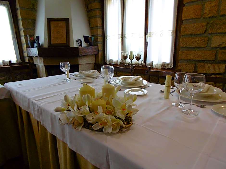 Logis Hotel Restaurante La Casa de Juansabeli