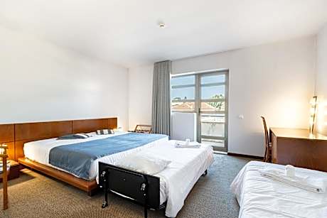 Family Room (2 Adults + 1 Child)