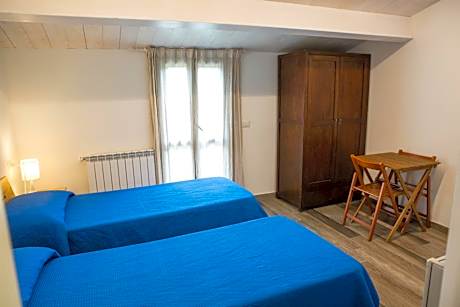 Twin Room with Private External Bathroom