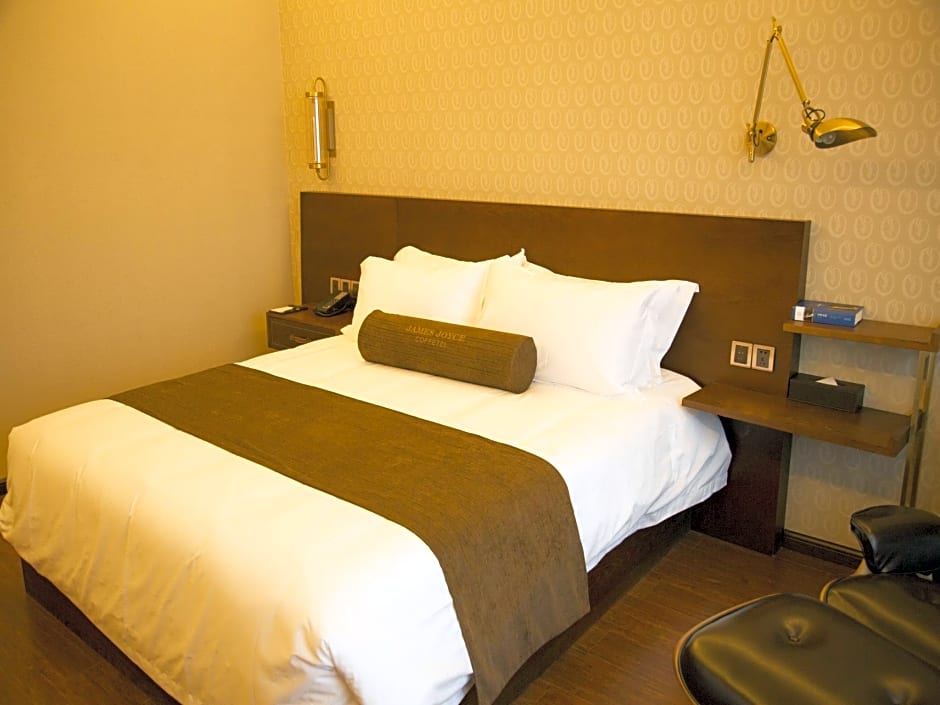 James Joyce Coffetel Xi'an Municipal Government North Bus Station Wenjing Road Metro Station