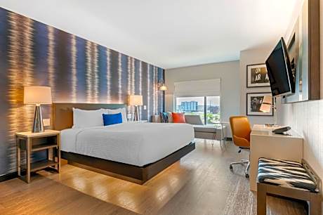 Large King Room with City View - Non Smoking