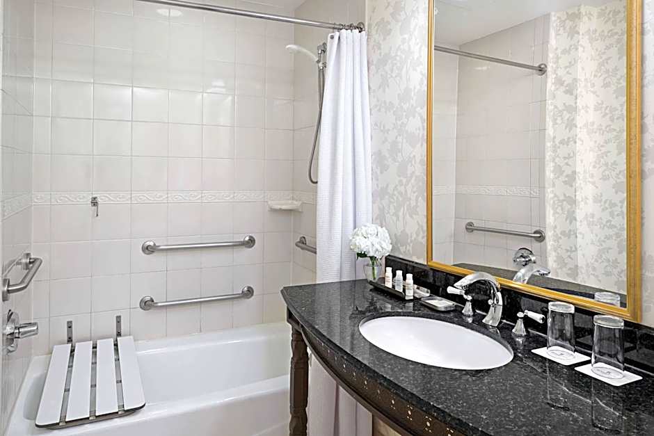 Renaissance by Marriott Pittsburgh Hotel