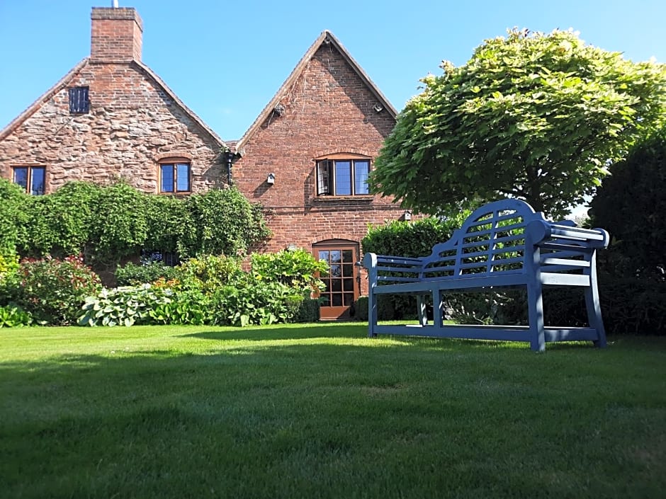 Hood Lane Farm - The Parlour - Self Catering Ground Floor Apartment