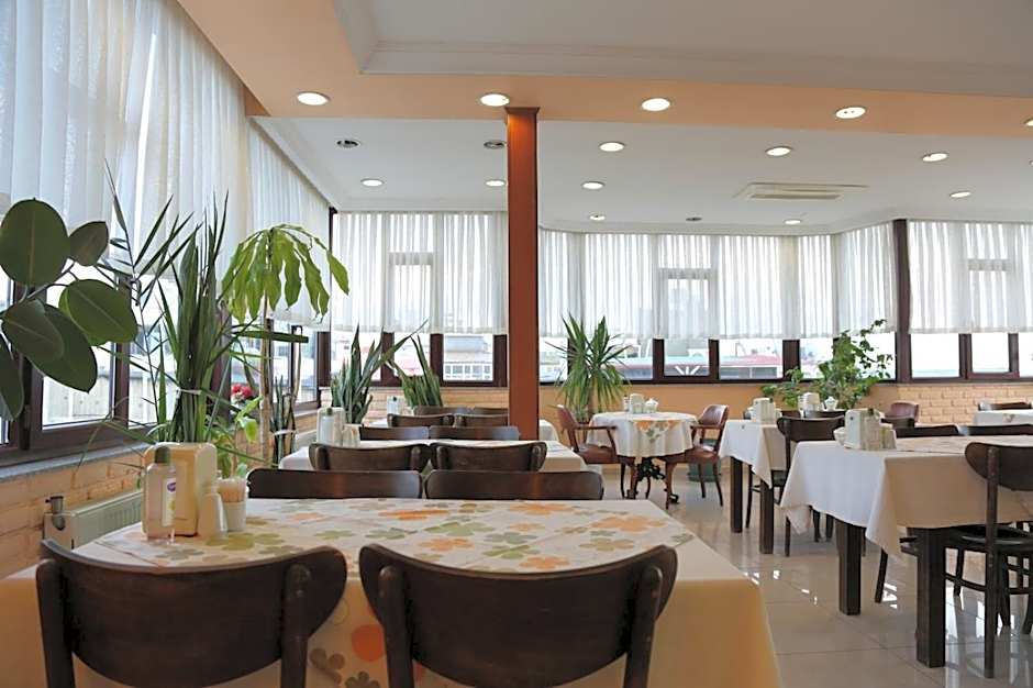 EMOS HOTEL