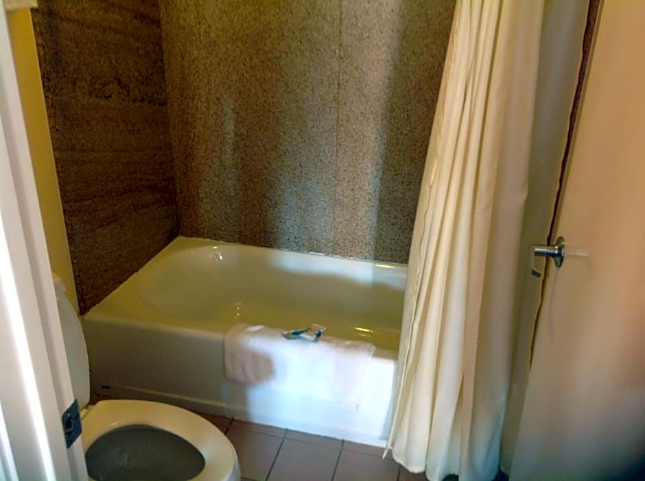 Executive Inn & Suites