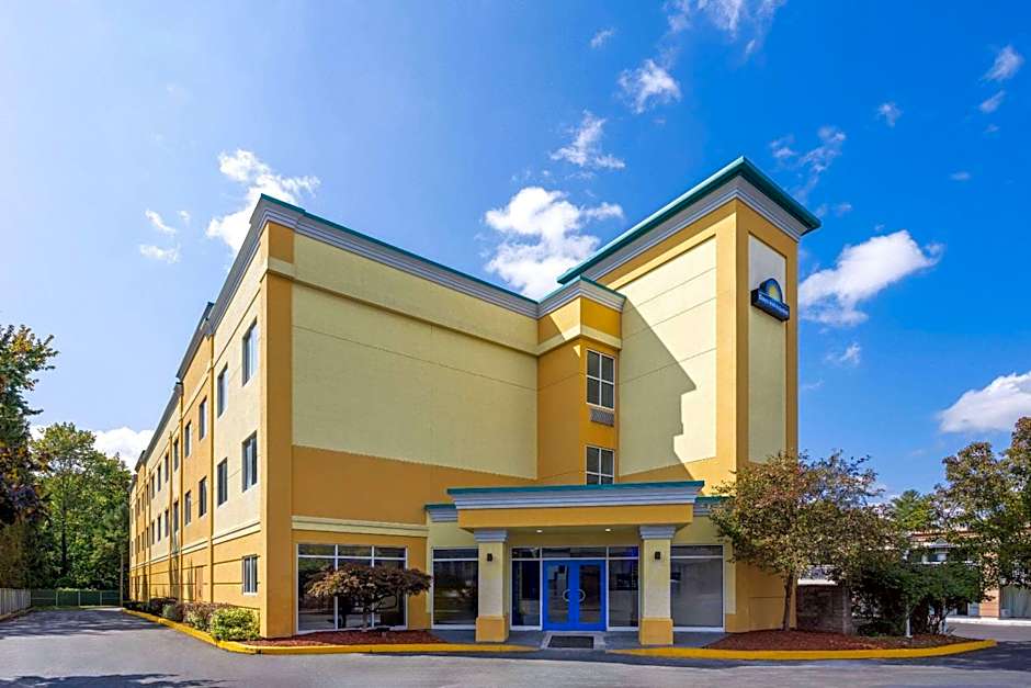 Days Inn & Suites by Wyndham Albany
