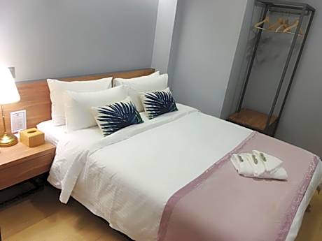 Standard Queen Room (No Window)
