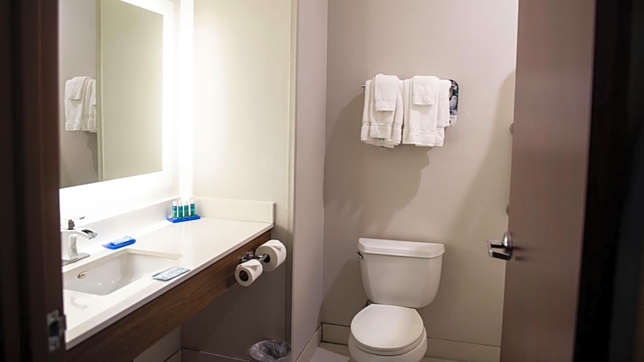 Holiday Inn Express Hotel & Suites Sedalia By IHG