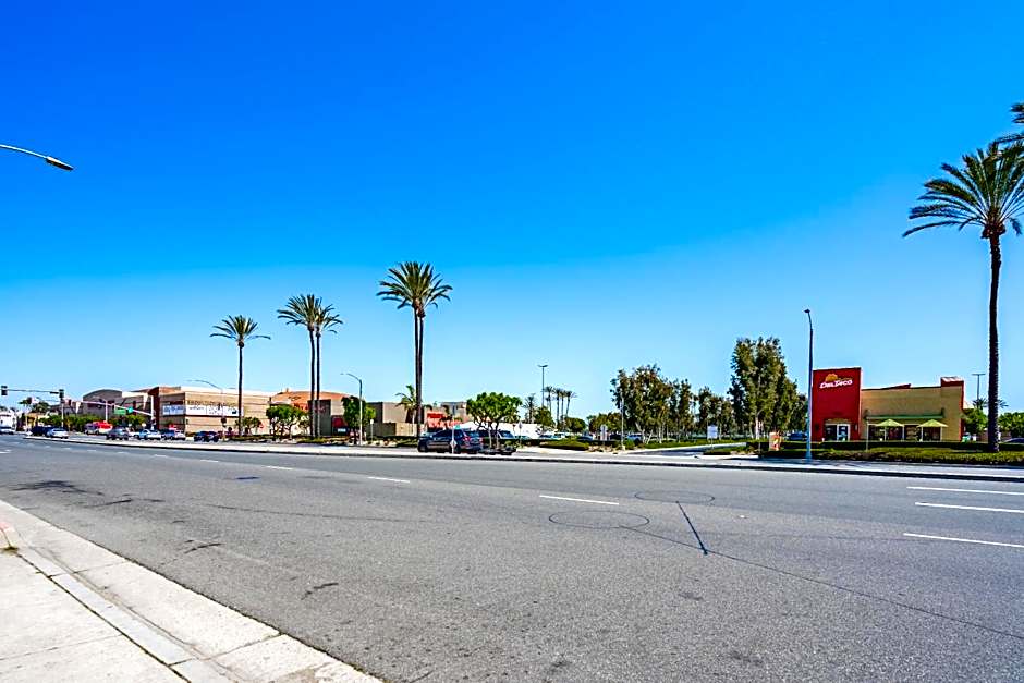 Tradewinds Motel