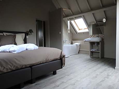 Deluxe Double Room with Bath